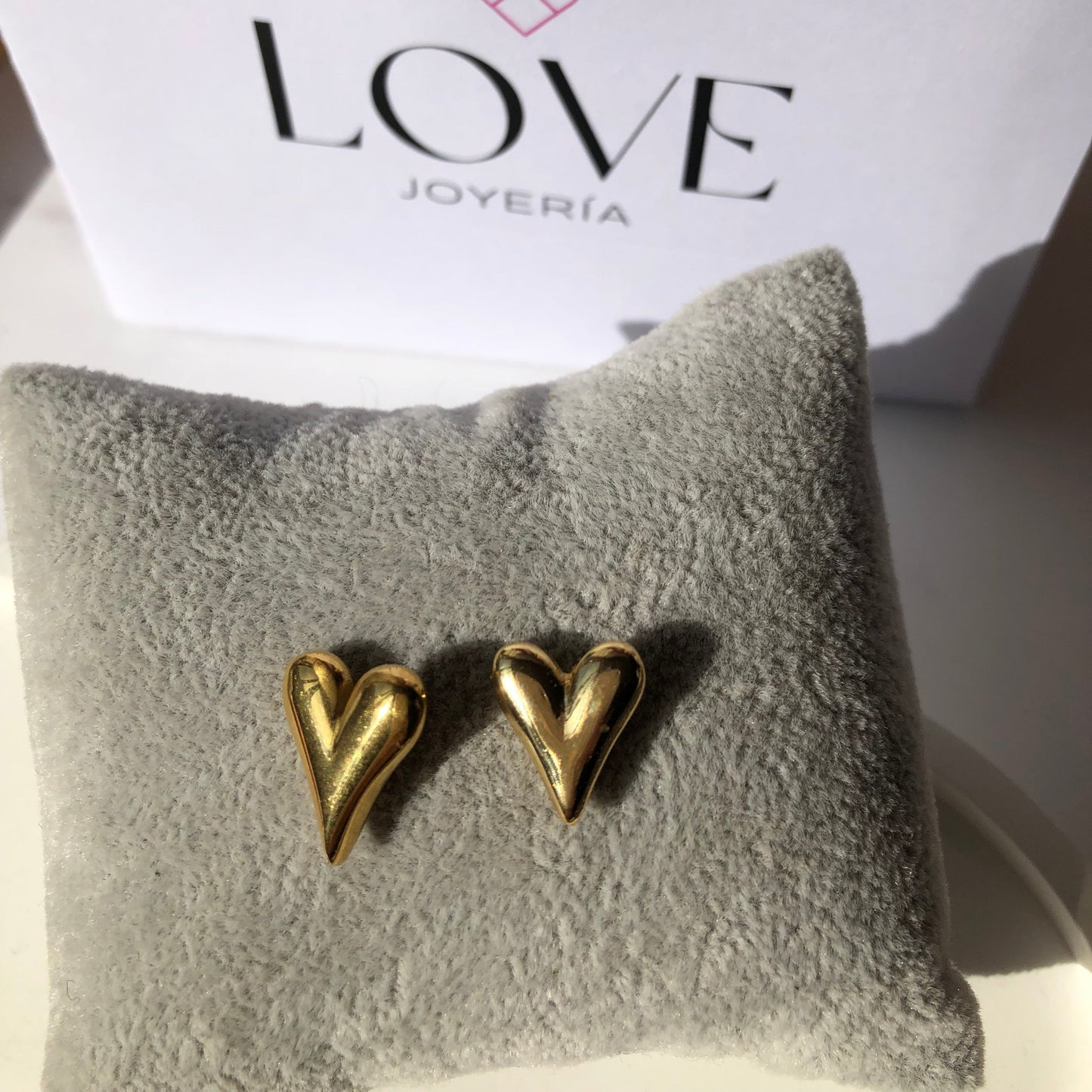 Aretes corazón dorados