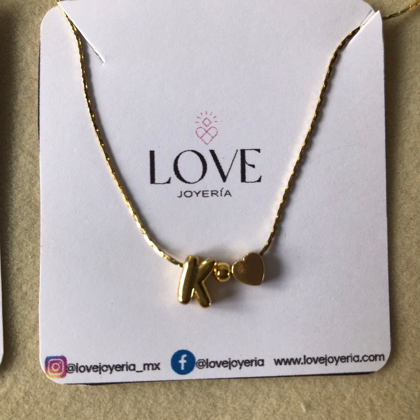 Collar inicial globito con corazón mini