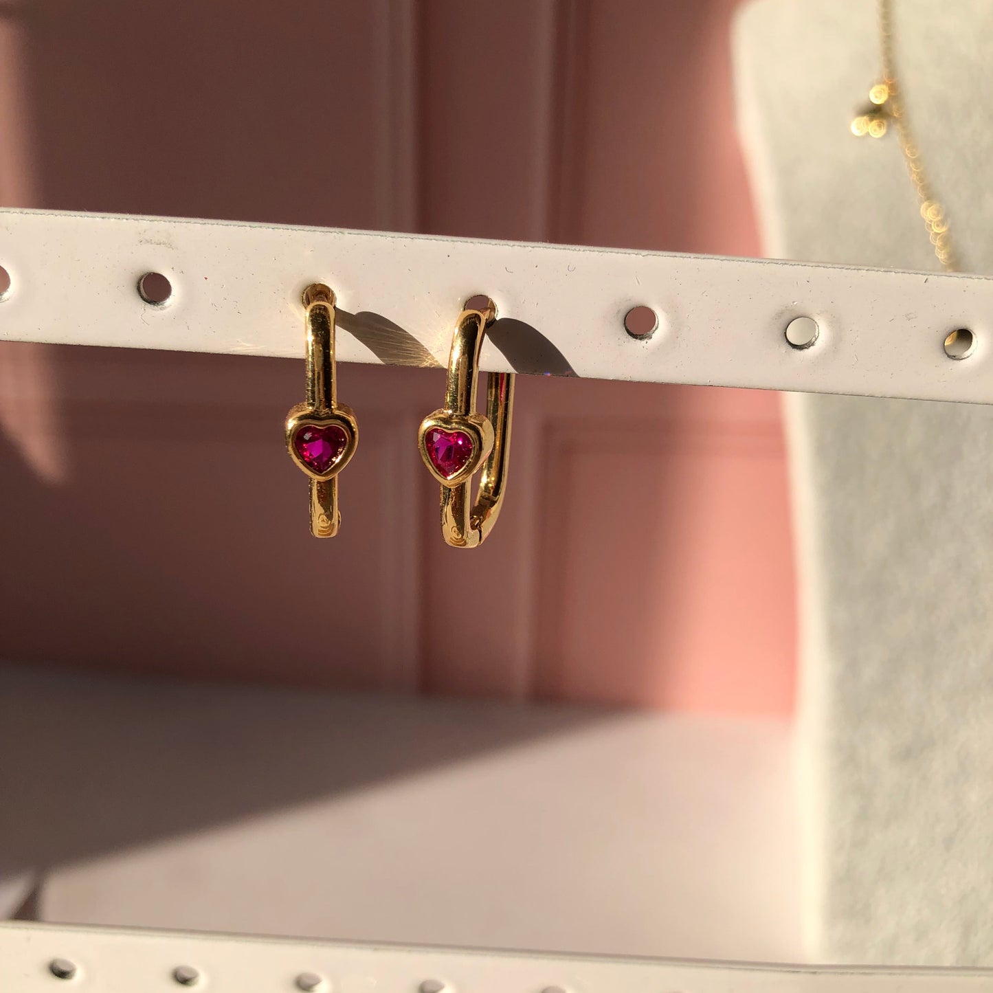 Arracadas cuadradas con corazón rosa