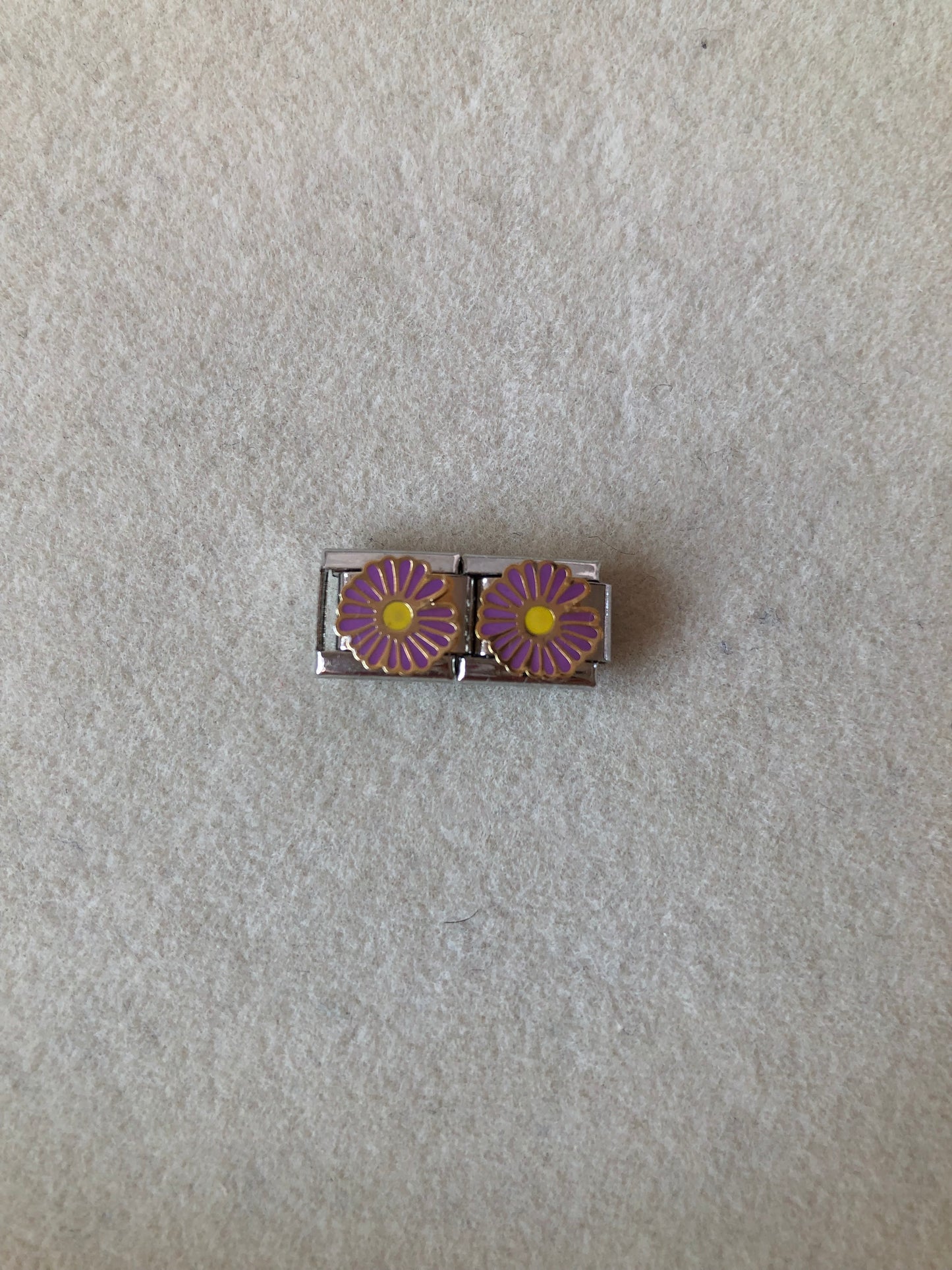 Charm Flor morada