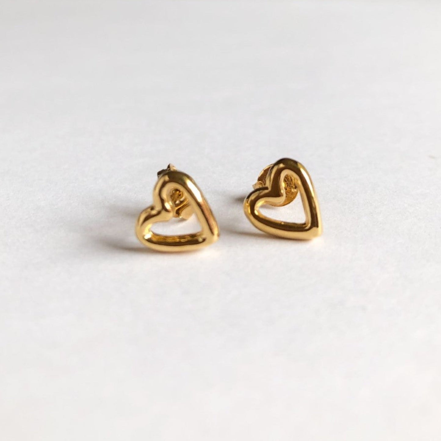 Aretes corazón silueta