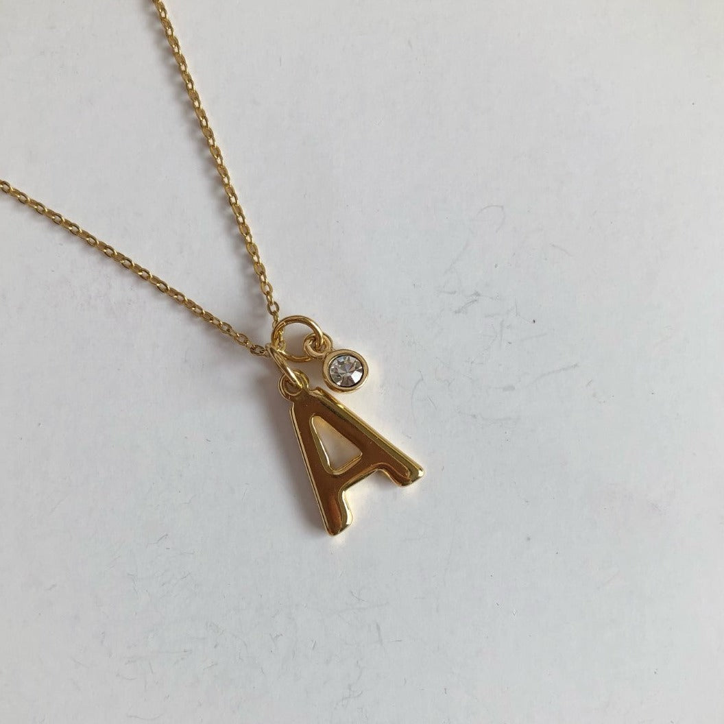 Collar Letra A Mediana con Zirconia