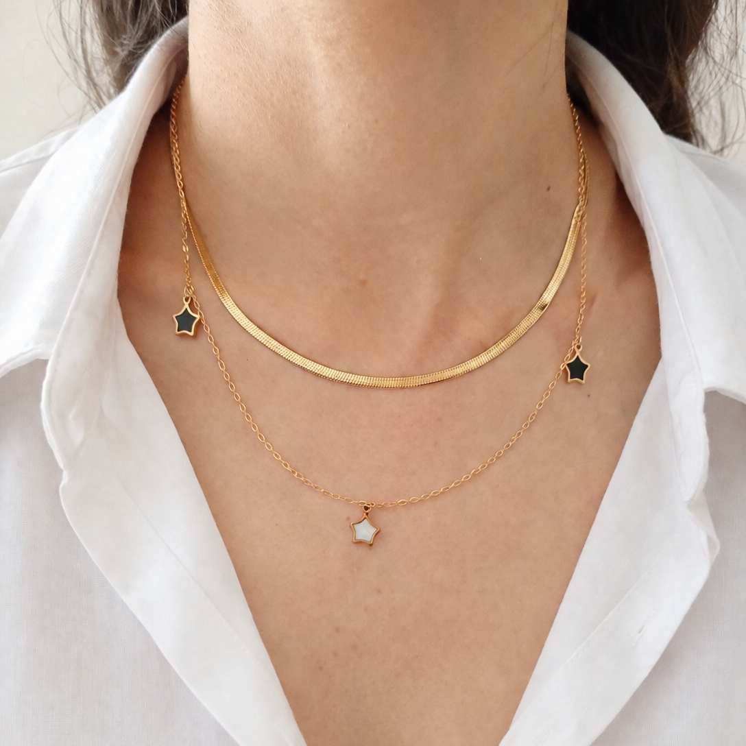 Collar doble con estrellas en color dorado