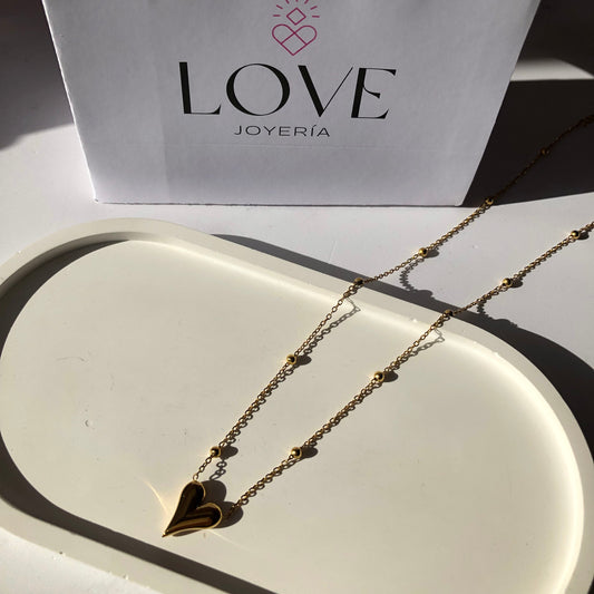 Cadena corazón dorada con bolitas