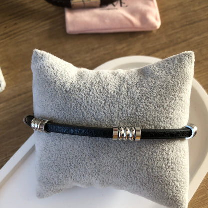 Pulsera piel color negra con balines