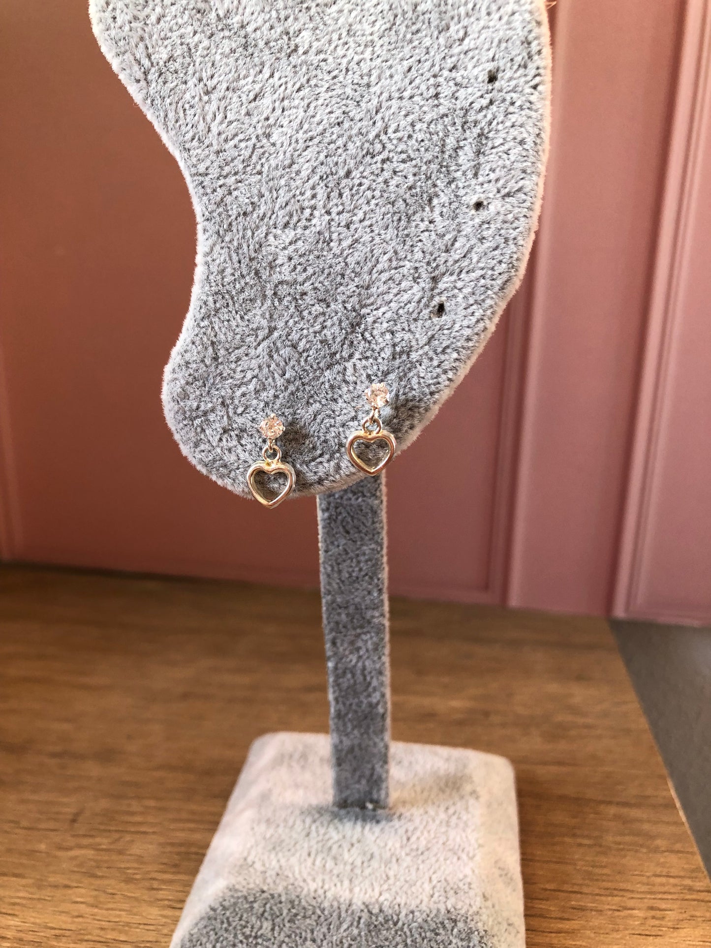 Aretes plata .925 con piedrita blanca y corazón colgando