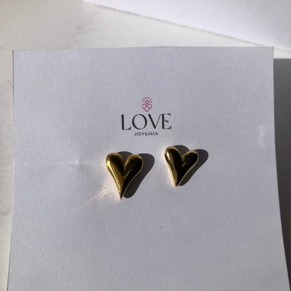 Aretes corazón dorados