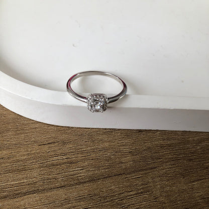 Anillo rectángulo piedrita plata .925